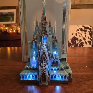 LIMITED RELEASE DISNEY Castle Collection Frozen Arendelle Light Up Figurine 2/10